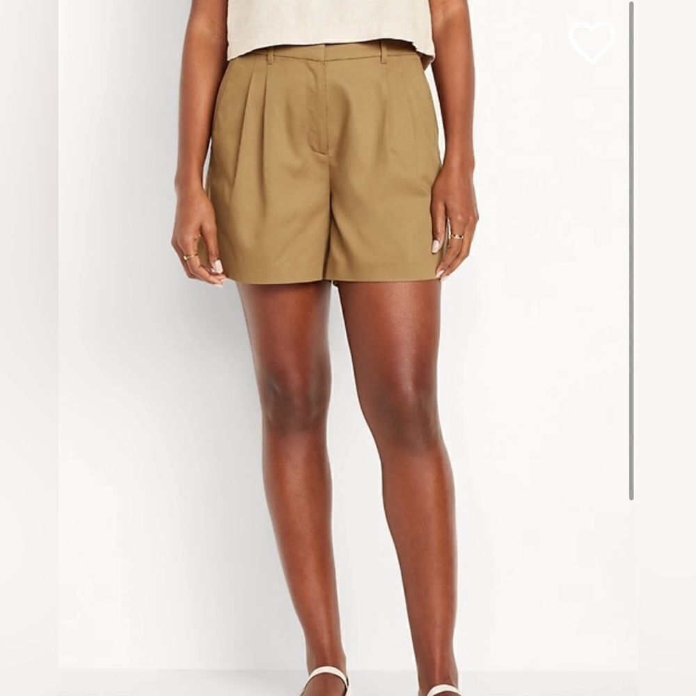 🆕 OLD NAVY | Extra High Waisted Taylor Trouser Shorts Size Small Clifftop Khaki - Picture 2 of 6